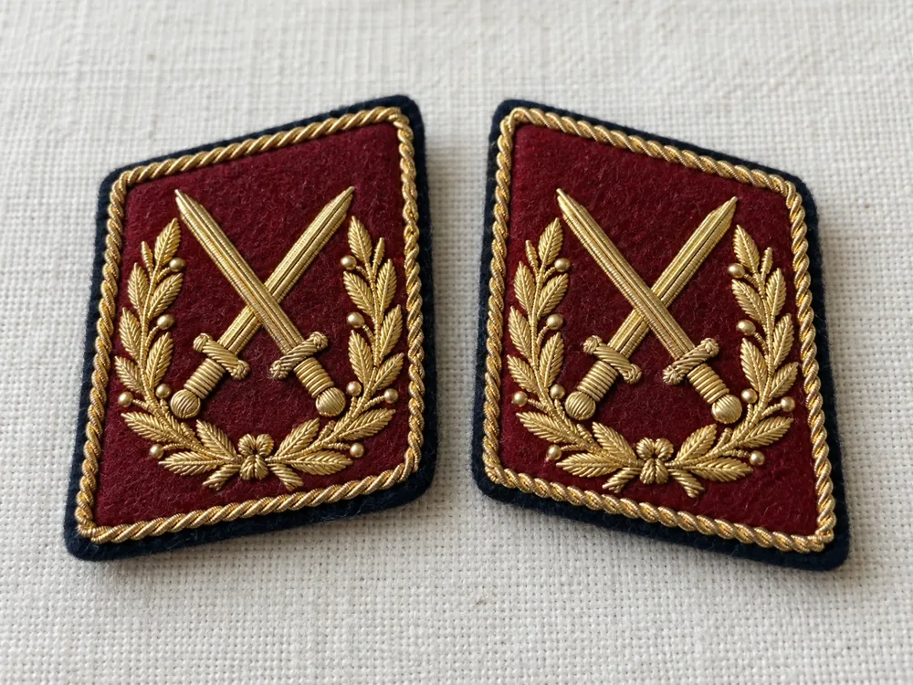Crossed Swords Regimental Collar