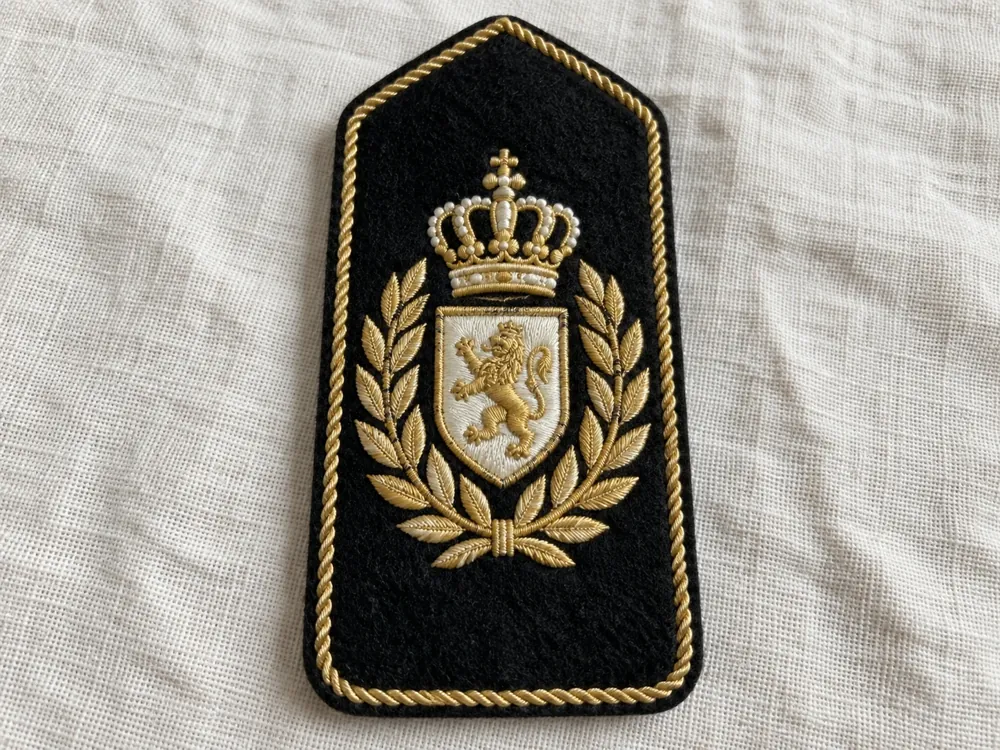 Crowned Lion Thread Crest Board